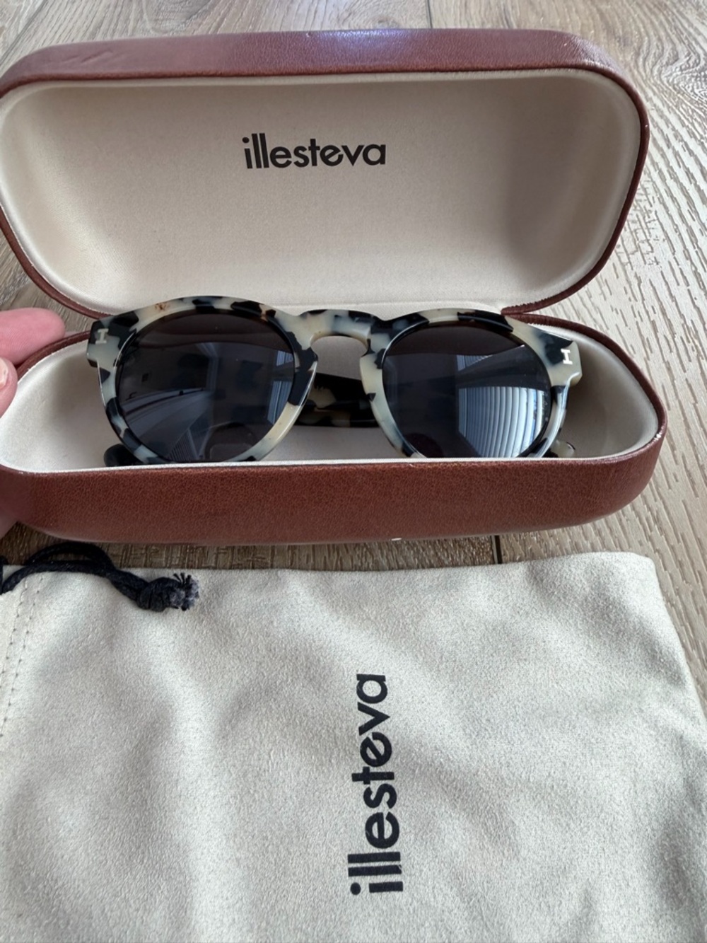Illesteva Round Tortoise Shell Sunglasses with Black Lenses- Leonard